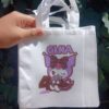 Bolsita Friselina Kuromi 20 por 20 centímetros