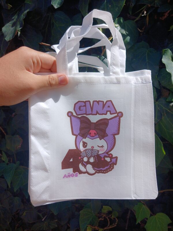 Bolsita Friselina Kuromi 20 por 20 centímetros