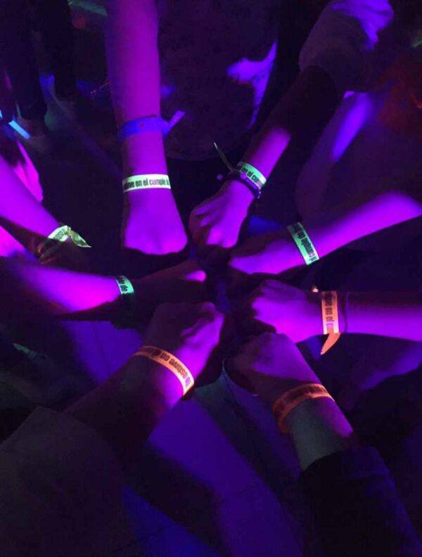 Pulsera con cuenta para ajustar brillando e la oscuridad