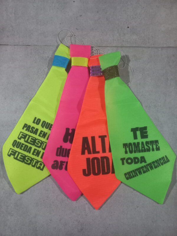 Corbatas flúo